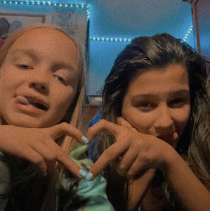 Meet your Posher, Chloe